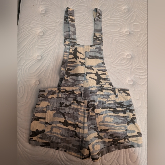 Overall, Romper, Shortall - Picture 3 of 3